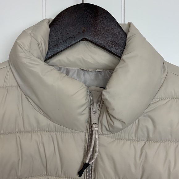 NWT Gap Factory puffer Vest with pockets Size XS - Picture 3 of 8